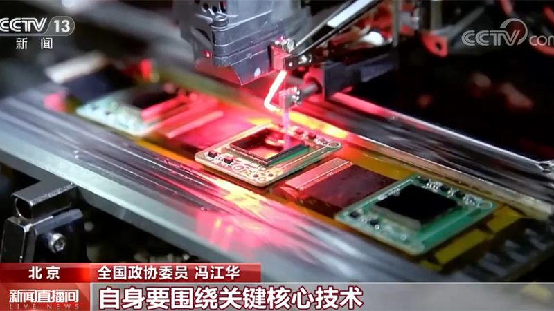 工业互联网与智能制造：标准规范的构建与演进**